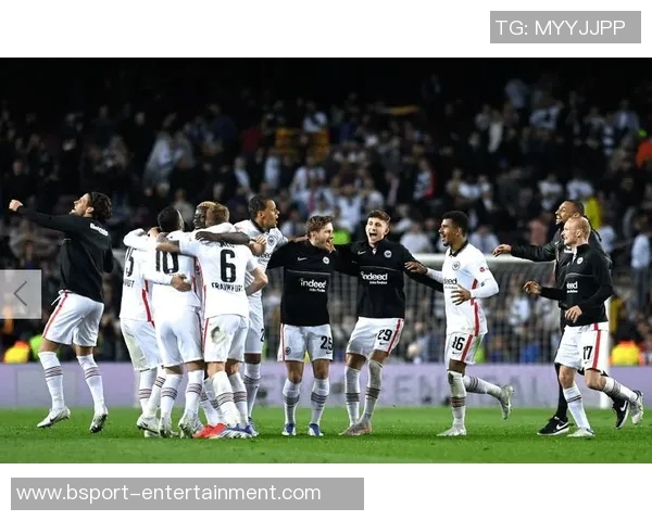 欧联杯激战巴萨与里昂零平逆转瞬间点燃全场气氛与转会传闻交织