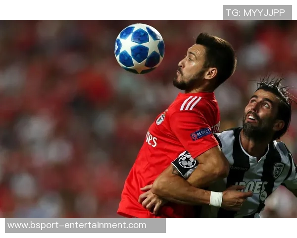 欧冠激战本菲卡与那不勒斯握手言和补时进球引发全场狂欢 欧冠激战本菲卡与那不勒斯握手言和补时进球引发全场狂欢